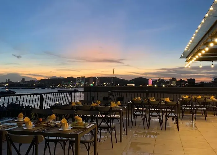 Hotel The Confetti Ha Long